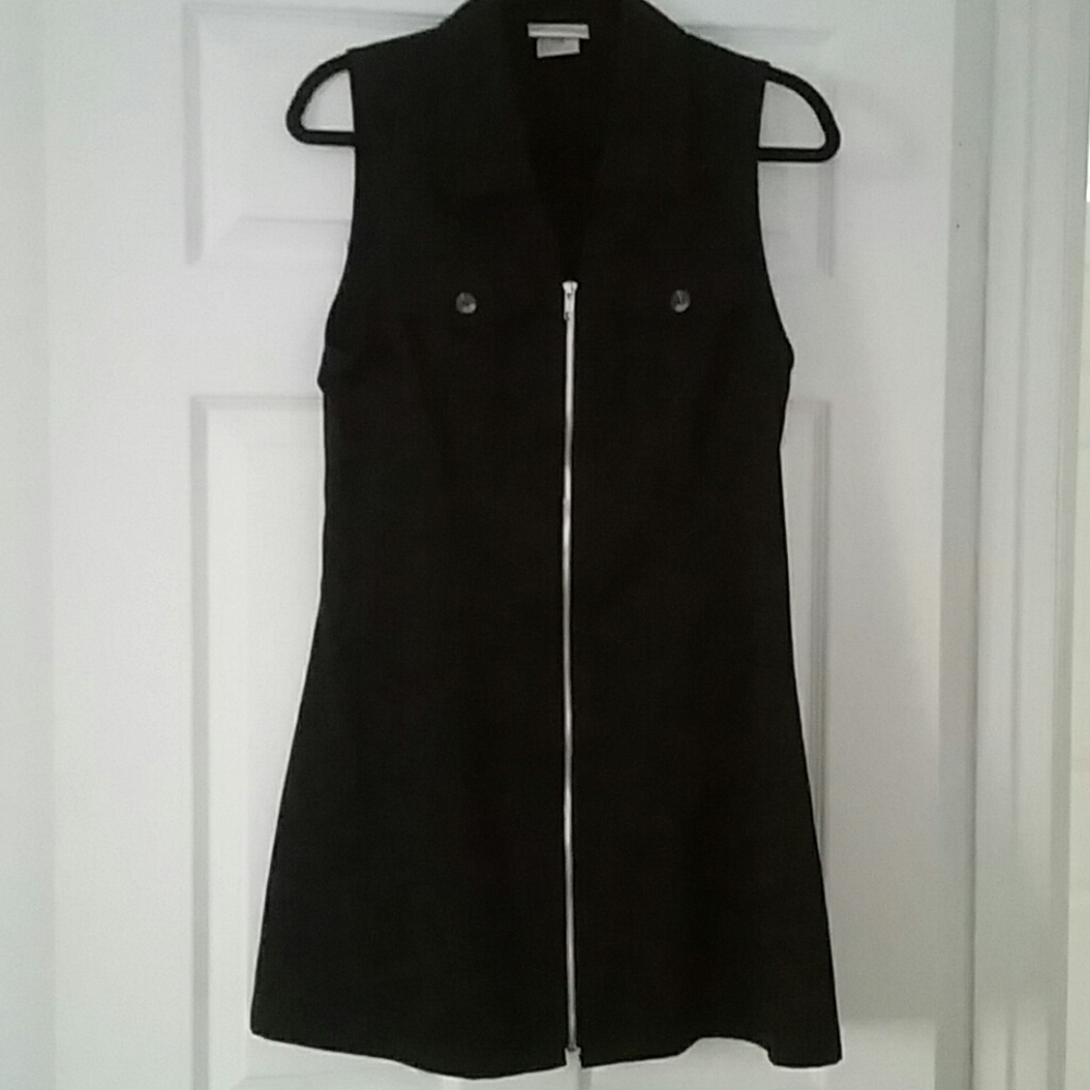 Great casual black dress with front zipper